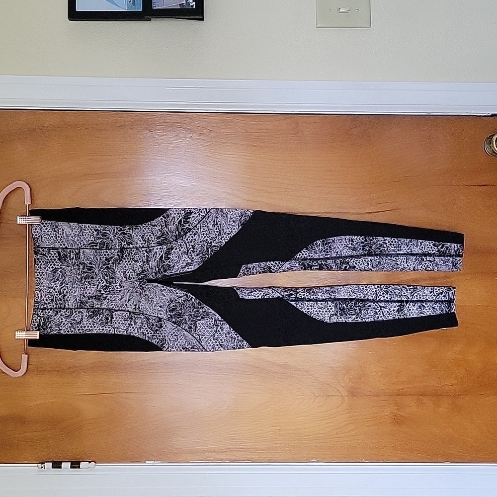 EUC Lululemon Athletica high rise leggings, sz 4